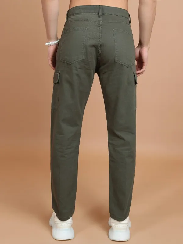  Highlander Men Olive Regular Fit Solid Casual Trousers