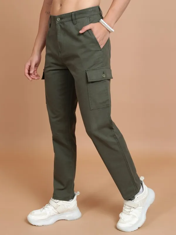  Highlander Men Olive Regular Fit Solid Casual Trousers