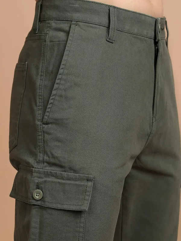  Highlander Men Olive Regular Fit Solid Casual Trousers