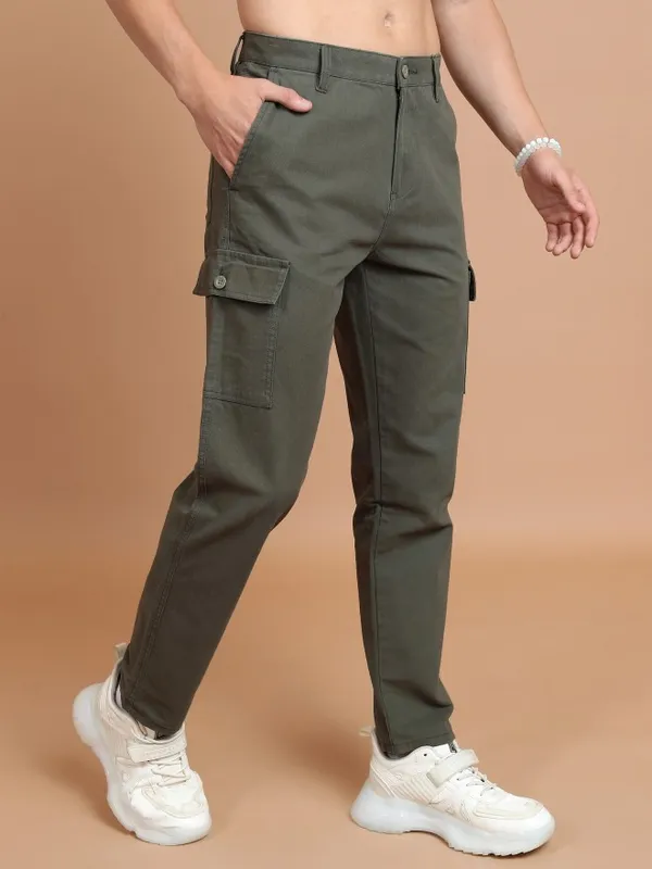  Highlander Men Olive Regular Fit Solid Casual Trousers