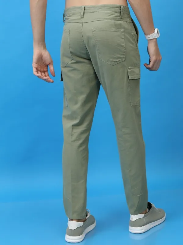 Highlander Men Olive Regular Fit Solid Casual Trousers