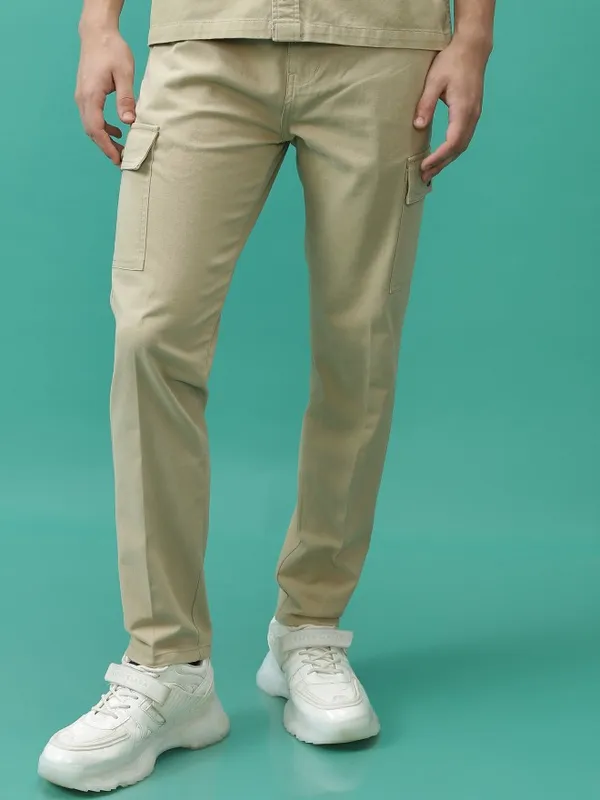 Highlander Men Green Regular Fit Solid Casual Trousers Cargo