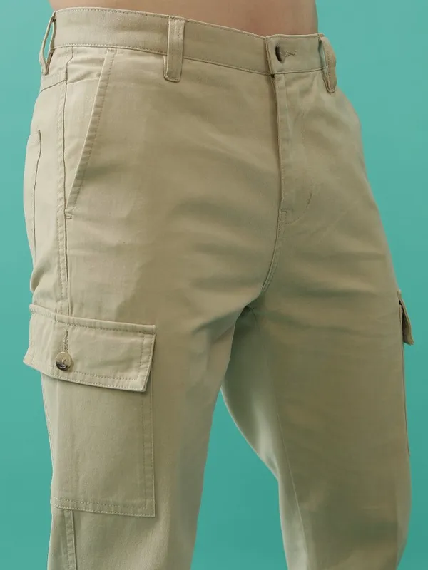 Highlander Men Green Regular Fit Solid Casual Trousers Cargo