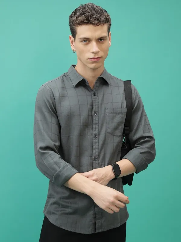  Highlander Men Grey Checked Slim Fit Casual Shirts