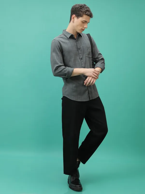  Highlander Men Grey Checked Slim Fit Casual Shirts