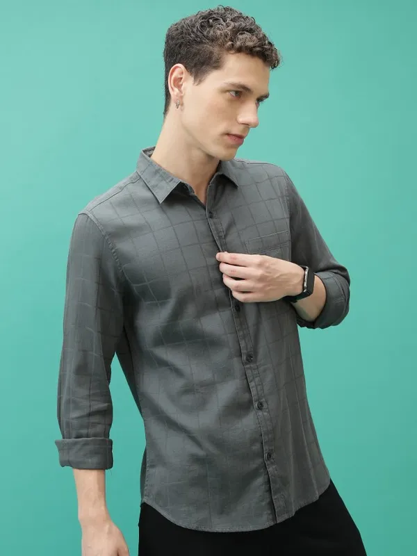  Highlander Men Grey Checked Slim Fit Casual Shirts
