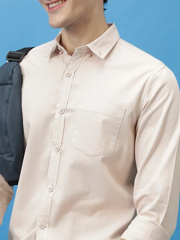  Highlander Men Beige Solid Slim Fit Casual Shirts