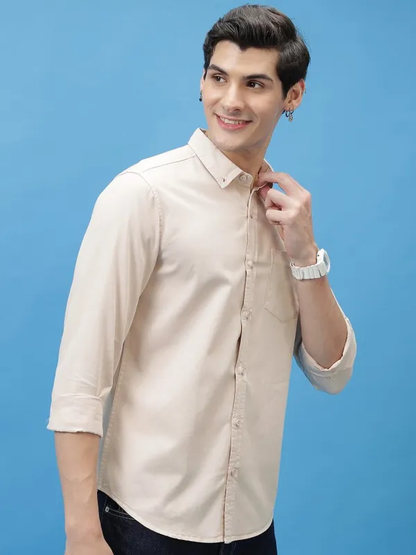  Highlander Men Beige Solid Slim Fit Casual Shirts