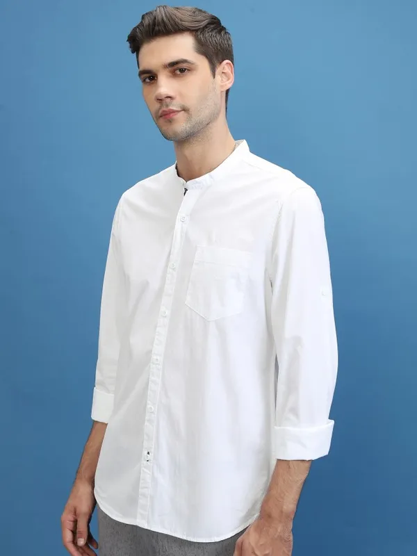  Highlander Men White Solid Slim Fit Casual Shirts