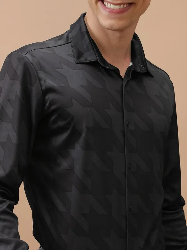  Highlander Men Black Printed Slim Fit Casual Shirts