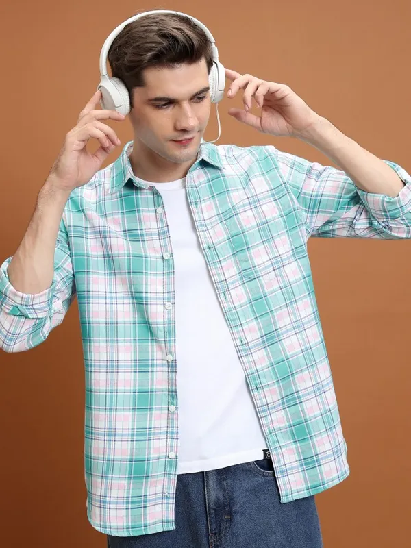  Highlander Men White Checked Slim Fit Casual Shirts