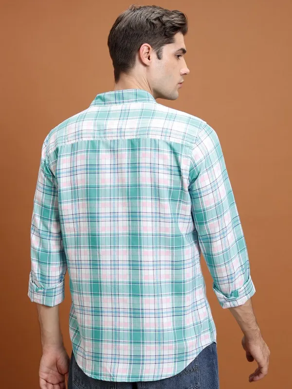  Highlander Men White Checked Slim Fit Casual Shirts