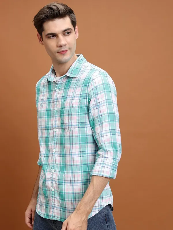  Highlander Men White Checked Slim Fit Casual Shirts