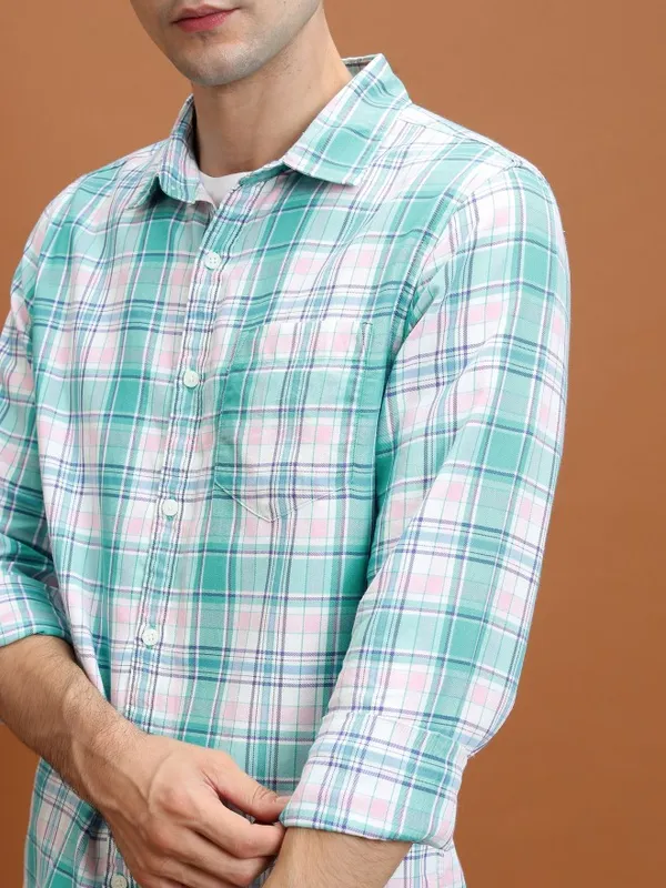 Highlander Men White Checked Slim Fit Casual Shirts