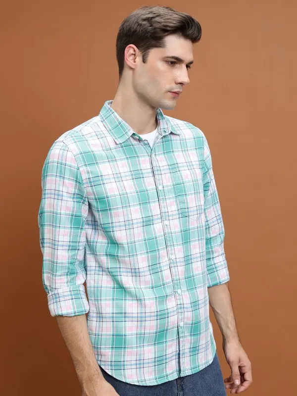  Highlander Men White Checked Slim Fit Casual Shirts