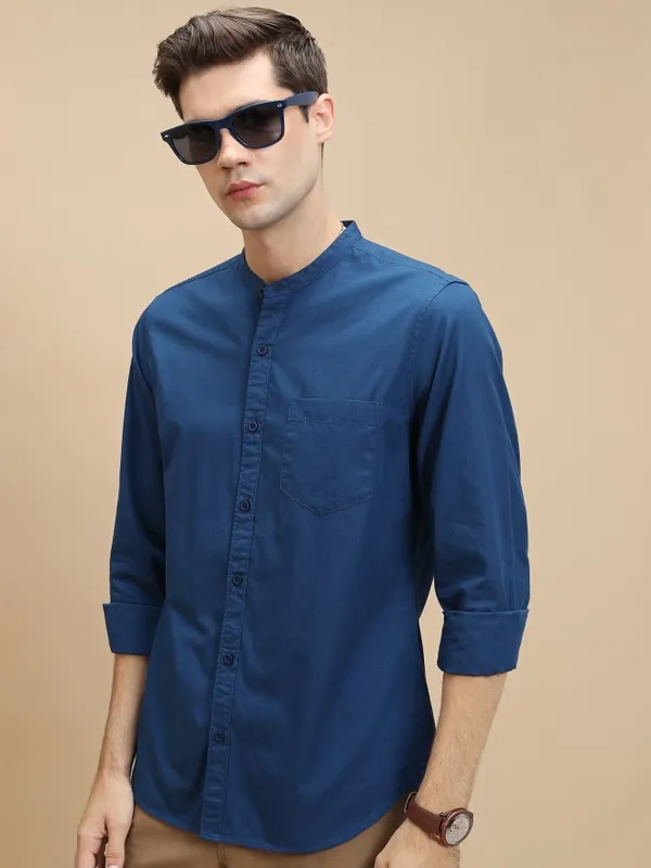  Highlander Men Blue Solid Slim Fit Casual Shirts