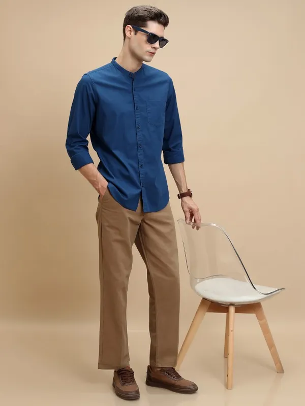  Highlander Men Blue Solid Slim Fit Casual Shirts