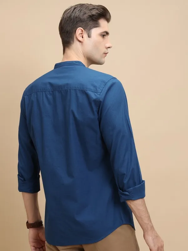  Highlander Men Blue Solid Slim Fit Casual Shirts