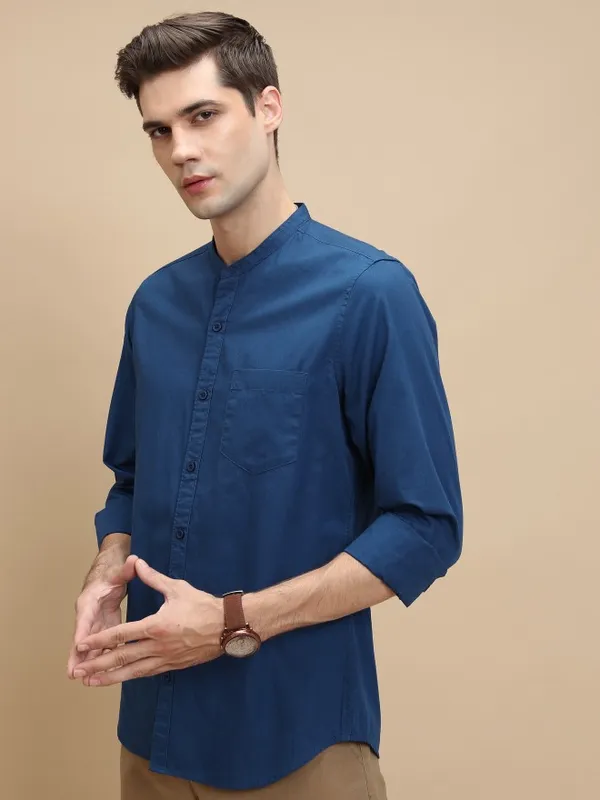  Highlander Men Blue Solid Slim Fit Casual Shirts