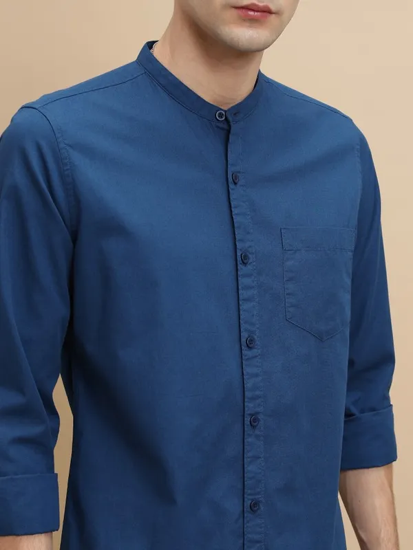 Highlander Men Blue Solid Slim Fit Casual Shirts