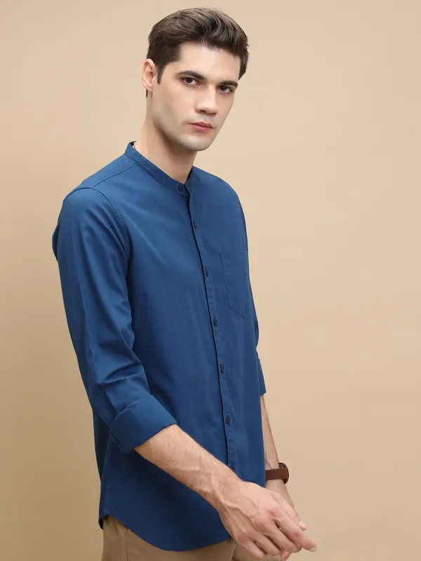  Highlander Men Blue Solid Slim Fit Casual Shirts