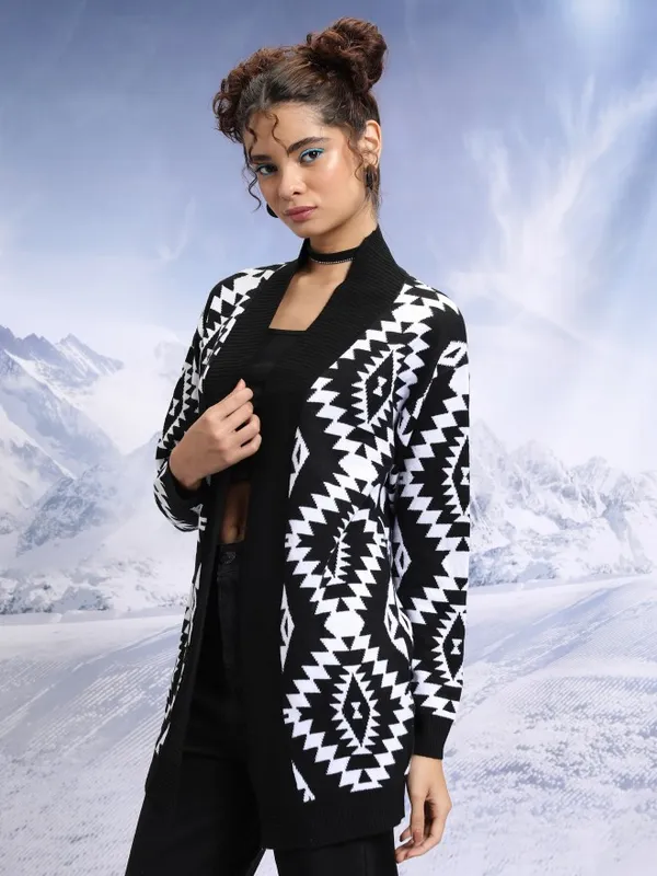  Tokyo Talkies Women Black V-Neck Sweaters