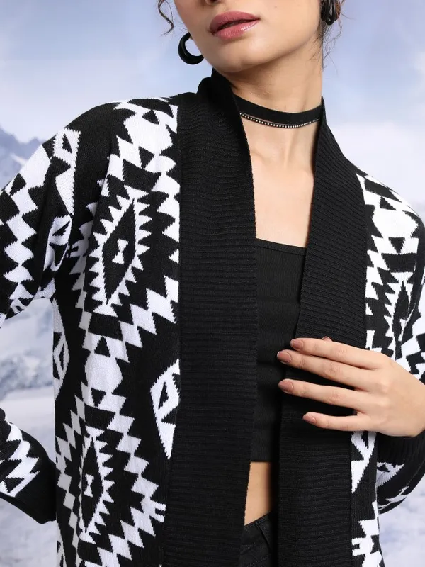  Tokyo Talkies Women Black V-Neck Sweaters