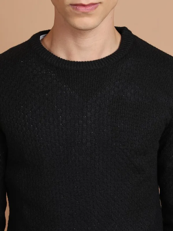 Men Solid Sweater