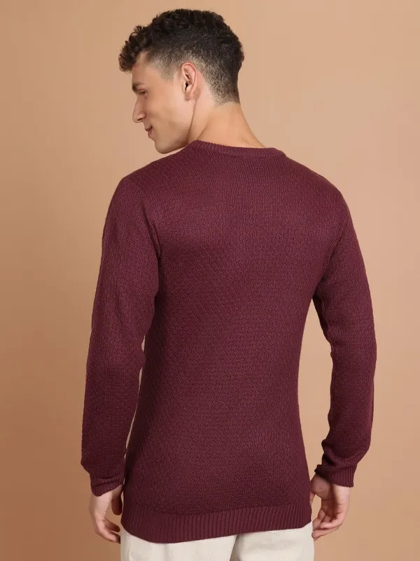  Highlander Men Red Round Neck Pullover Sweaters