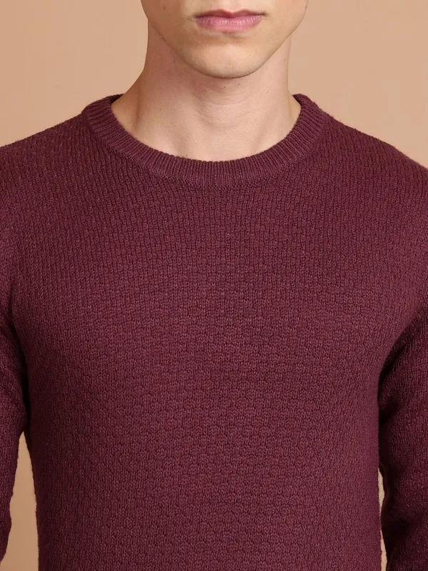  Highlander Men Red Round Neck Pullover Sweaters