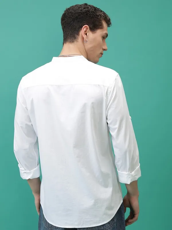  Highlander Men White Solid Slim Fit Casual Shirts
