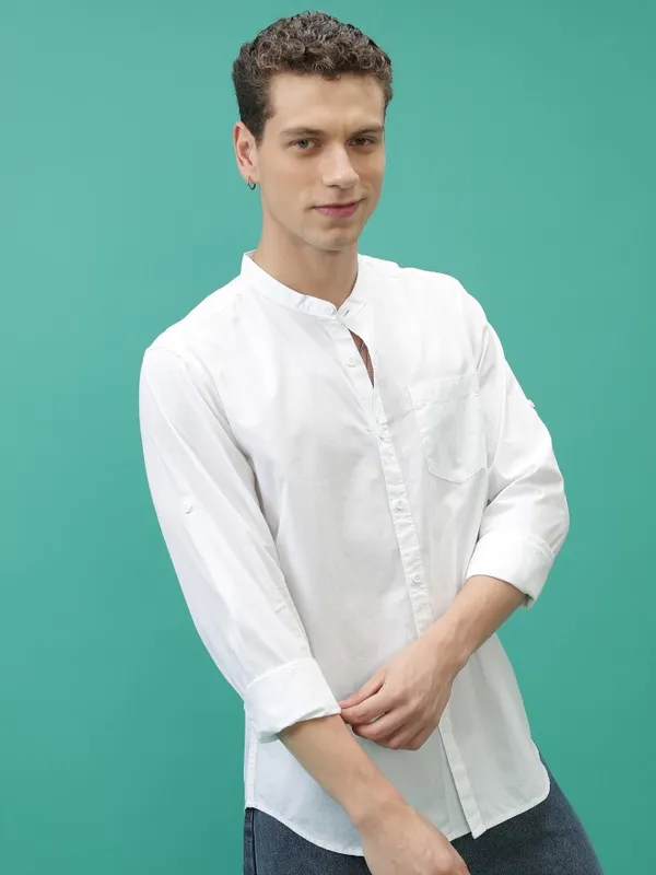  Highlander Men White Solid Slim Fit Casual Shirts