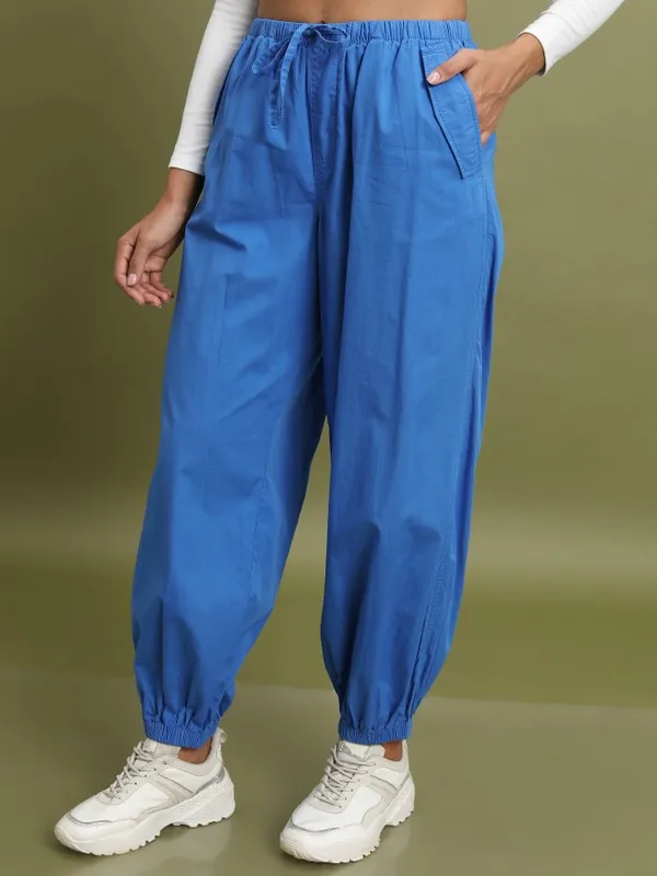  Tokyo Talkies Women Blue Solid Regular Fit Casual Trousers