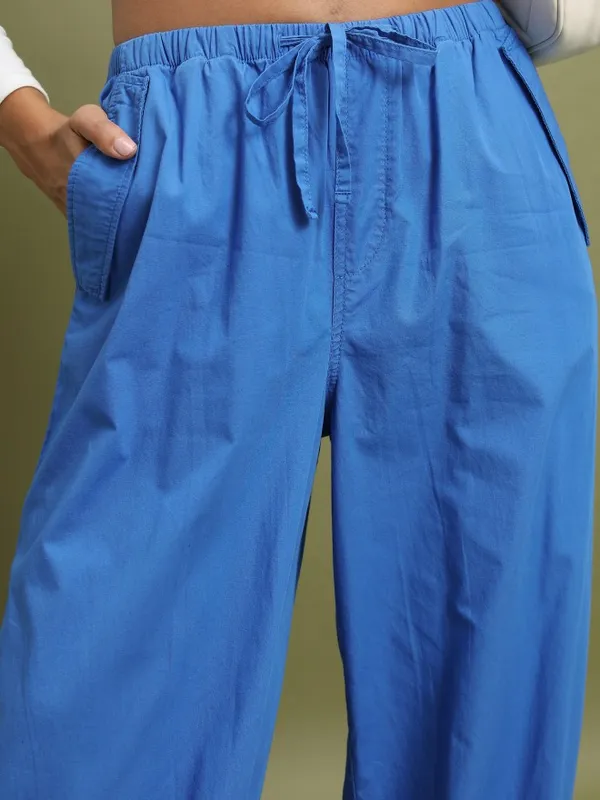  Tokyo Talkies Women Blue Solid Regular Fit Casual Trousers