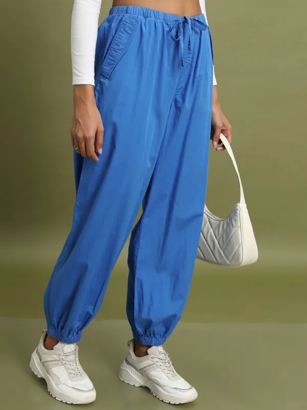  Tokyo Talkies Women Blue Solid Regular Fit Casual Trousers