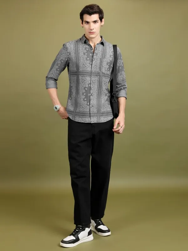  Highlander Men Grey Printed Slim Fit Casual Shirts