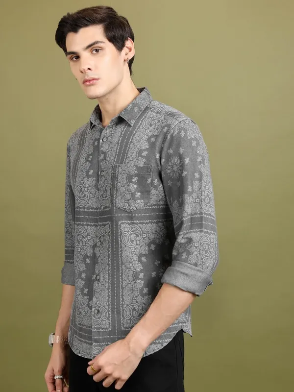  Highlander Men Grey Printed Slim Fit Casual Shirts