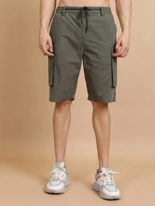 Men Regular Fit Cargo Shorts