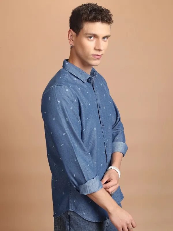  Highlander Men Blue Printed Slim Fit Casual Shirts