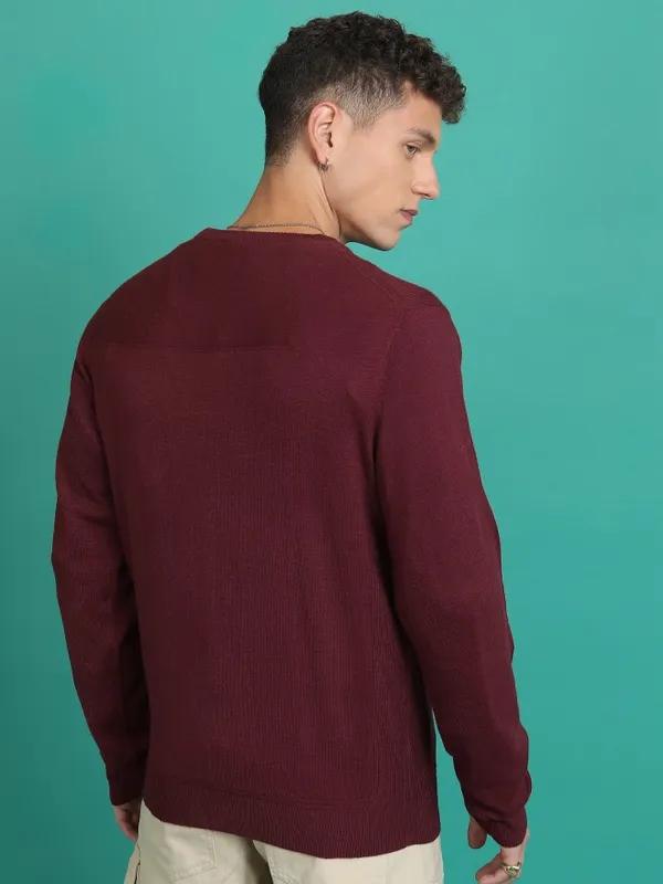  Highlander Men Red Round Neck Pullover Sweaters