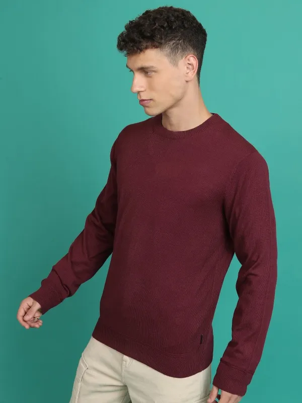  Highlander Men Red Round Neck Pullover Sweaters