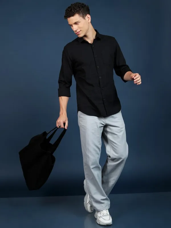  Highlander Men Black Striped Slim Fit Casual Shirts