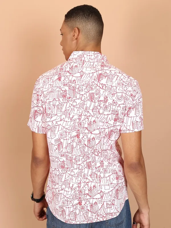  Highlander Men White Printed Slim Fit Casual Shirts