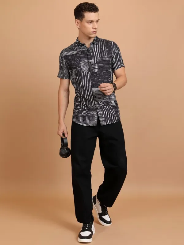  Highlander Men Grey Printed Slim Fit Casual Shirts