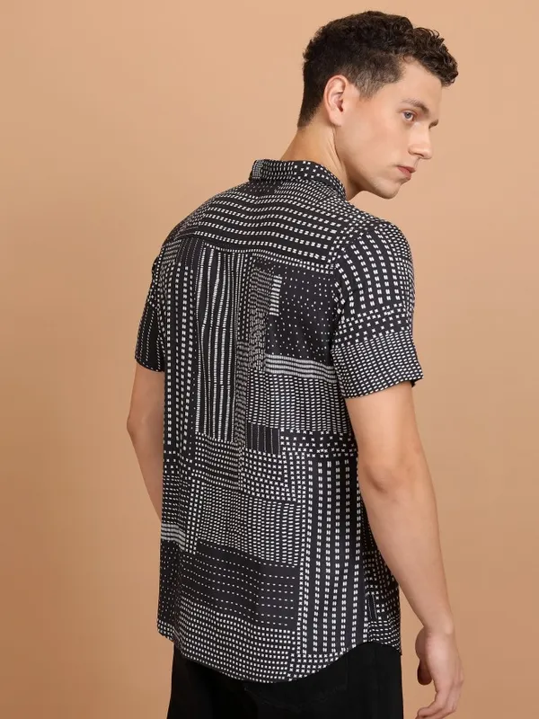  Highlander Men Grey Printed Slim Fit Casual Shirts