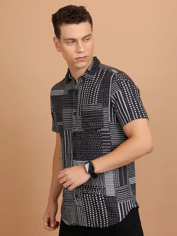  Highlander Men Grey Printed Slim Fit Casual Shirts