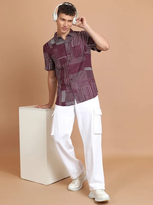  Highlander Men Maroon Printed Slim Fit Casual Shirts