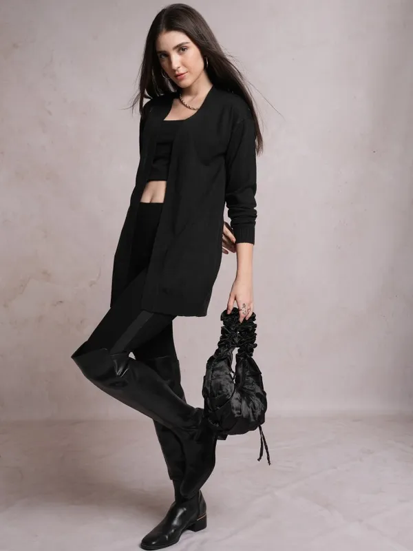  Tokyo Talkies Women Black V-Neck Sweaters