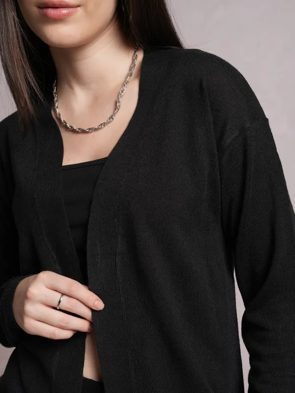  Tokyo Talkies Women Black V-Neck Sweaters