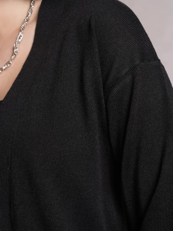  Tokyo Talkies Women Black V-Neck Sweaters